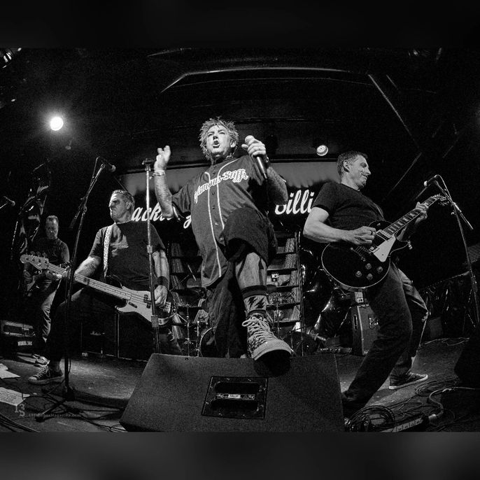 Gli Americani Infamous Stiffs, sono tornati con un EP dal vivo di sei canzoni, “Lockdown Live”